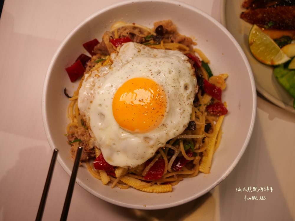 SS65醬湯研究院︱草屯絕美貨櫃屋美食再+1，精心燉煮5種口味秘製老火湯&主廚限定早午餐及特餐，搭配多項獨家特調醬汁，讓人從早到晚都吃不膩，好吃好看又好拍!!!（原姚吱吱秘制老火湯麻辣燙）～