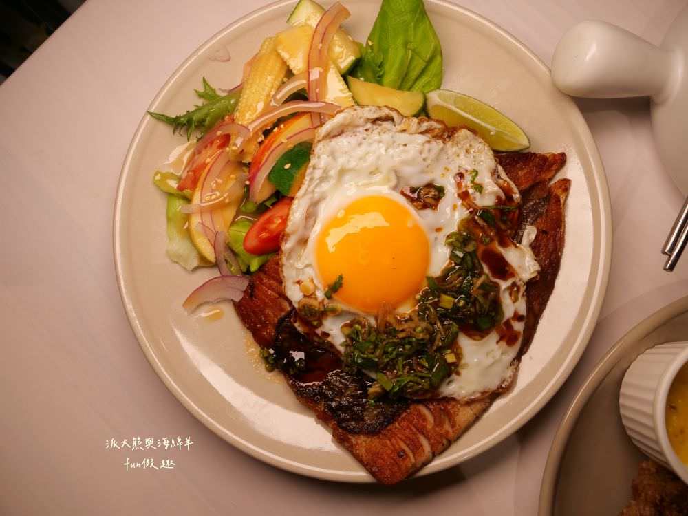 SS65醬湯研究院︱草屯絕美貨櫃屋美食再+1，精心燉煮5種口味秘製老火湯&主廚限定早午餐及特餐，搭配多項獨家特調醬汁，讓人從早到晚都吃不膩，好吃好看又好拍!!!（原姚吱吱秘制老火湯麻辣燙）～