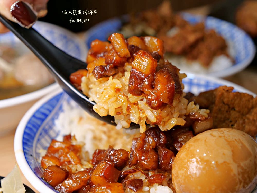 林記飯館-草屯店︱草屯明賢街平價古早味小吃，老闆精心調配國民美食滷肉飯，肥瘦口味任君挑選，搭配暖胃飄香燉盅湯品及精緻滷味小菜，構築簡單樸實在地好滋味～@合作體驗