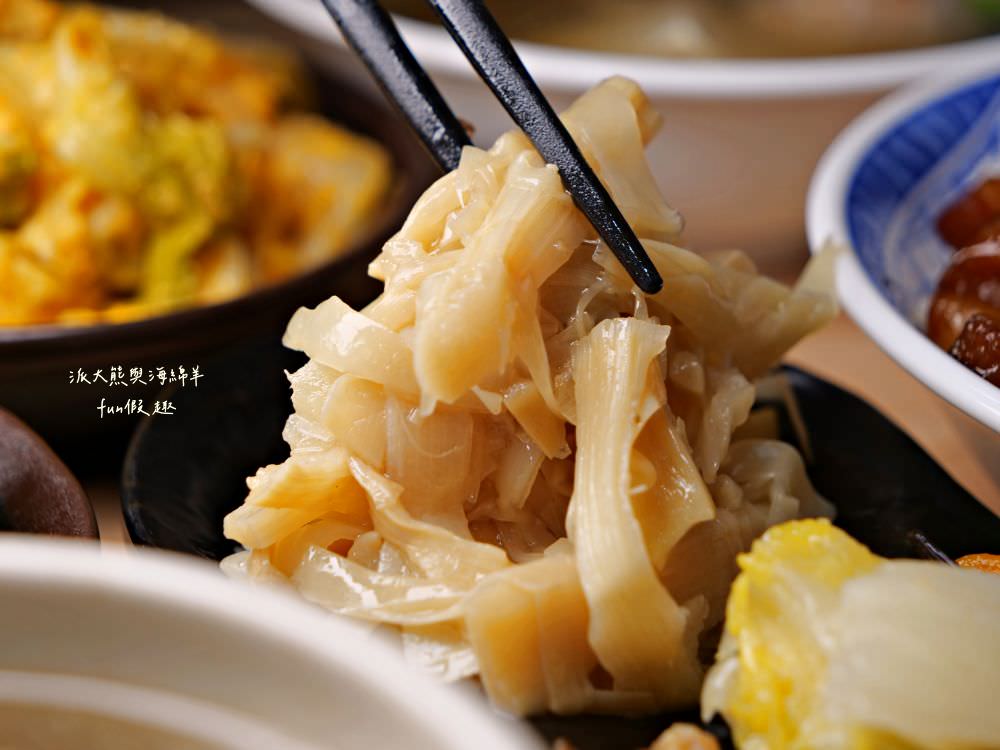 林記飯館-草屯店︱草屯明賢街平價古早味小吃，老闆精心調配國民美食滷肉飯，肥瘦口味任君挑選，搭配暖胃飄香燉盅湯品及精緻滷味小菜，構築簡單樸實在地好滋味～@合作體驗