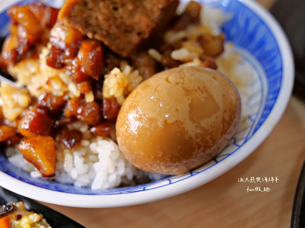 林記飯館-草屯店︱草屯明賢街平價古早味小吃，老闆精心調配國民美食滷肉飯，肥瘦口味任君挑選，搭配暖胃飄香燉盅湯品及精緻滷味小菜，構築簡單樸實在地好滋味～@合作體驗