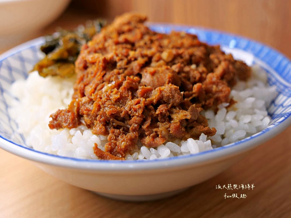 林記飯館-草屯店︱草屯明賢街平價古早味小吃，老闆精心調配國民美食滷肉飯，肥瘦口味任君挑選，搭配暖胃飄香燉盅湯品及精緻滷味小菜，構築簡單樸實在地好滋味～@合作體驗