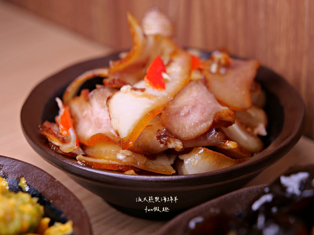 林記飯館-草屯店︱草屯明賢街平價古早味小吃，老闆精心調配國民美食滷肉飯，肥瘦口味任君挑選，搭配暖胃飄香燉盅湯品及精緻滷味小菜，構築簡單樸實在地好滋味～@合作體驗