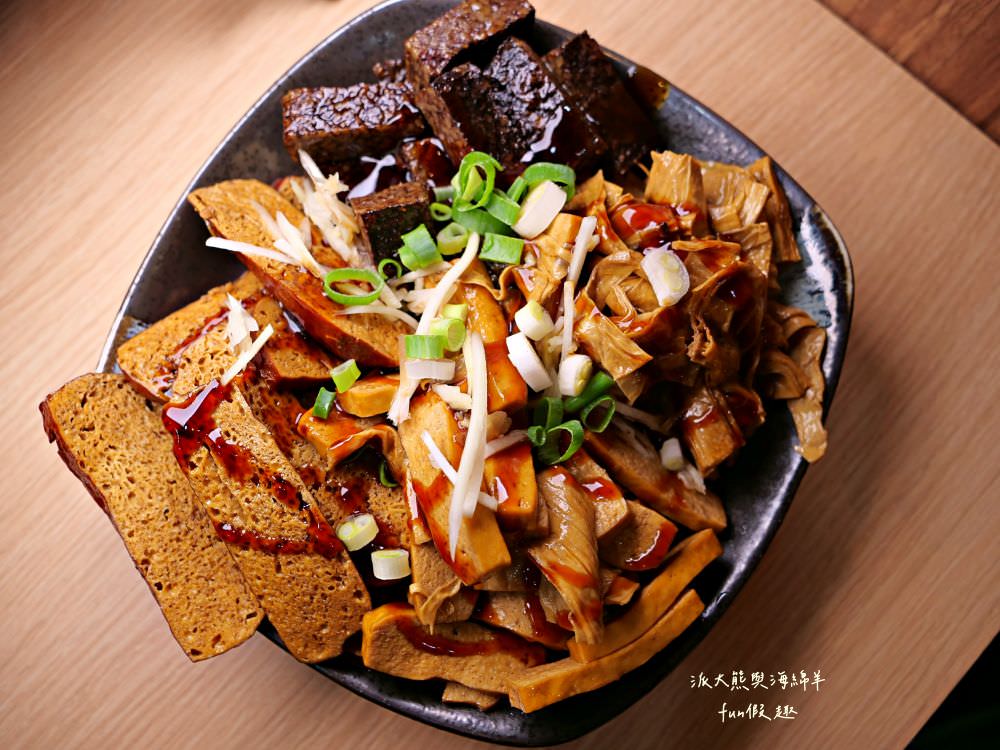 林記飯館-草屯店︱草屯明賢街平價古早味小吃，老闆精心調配國民美食滷肉飯，肥瘦口味任君挑選，搭配暖胃飄香燉盅湯品及精緻滷味小菜，構築簡單樸實在地好滋味～@合作體驗