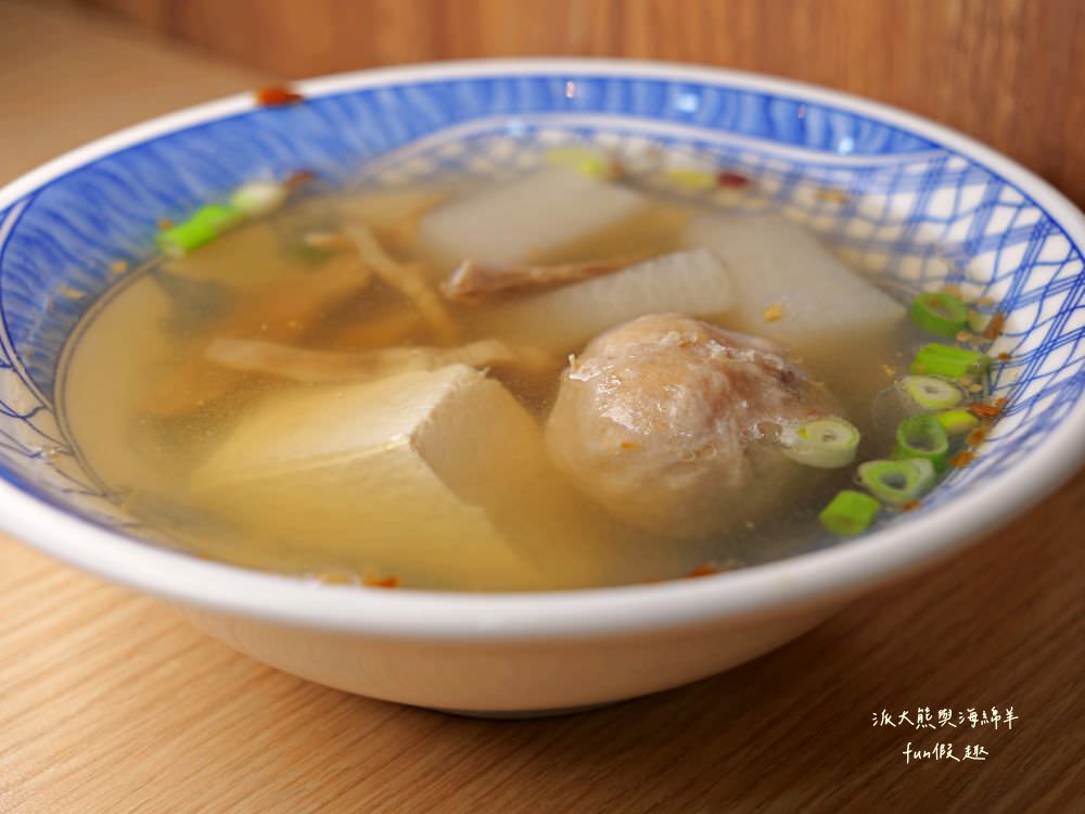 林記飯館-草屯店︱草屯明賢街平價古早味小吃，老闆精心調配國民美食滷肉飯，肥瘦口味任君挑選，搭配暖胃飄香燉盅湯品及精緻滷味小菜，構築簡單樸實在地好滋味～@合作體驗