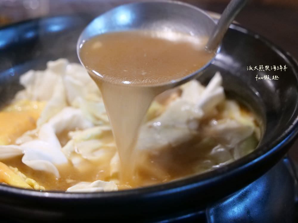 草屯長疆炭燒羊肉爐︱草屯冬令進補羊肉爐，宵夜與聚餐首選推薦，千元套餐內含多種食材高CP值，帶骨羊肉、甘蔗、老薑在炭火熬煮下，編織出濃郁醇厚又暖心的好湯頭～