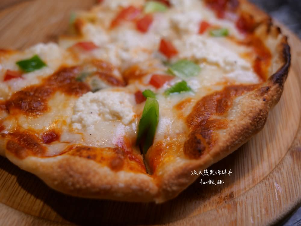 三隻無尾熊Three Koalas︱免飛南半球，在花蓮就能享受道地澳洲料理，從前菜、正餐、輕食、甜點、披薩、飲品、調酒等多元餐點應有盡有，餐點平價美味，店內更設置兒童遊憩專屬小天地，可以滿足大小朋友們各種需求!!!2009年開幕～