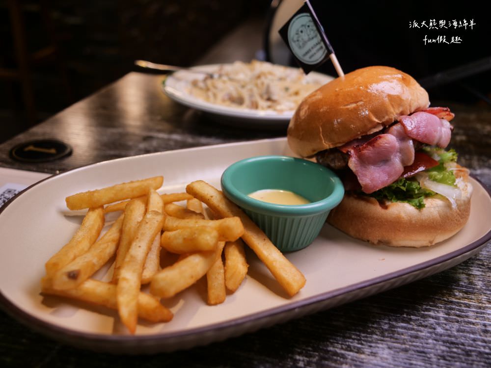 三隻無尾熊Three Koalas︱免飛南半球，在花蓮就能享受道地澳洲料理，從前菜、正餐、輕食、甜點、披薩、飲品、調酒等多元餐點應有盡有，餐點平價美味，店內更設置兒童遊憩專屬小天地，可以滿足大小朋友們各種需求!!!2009年開幕～