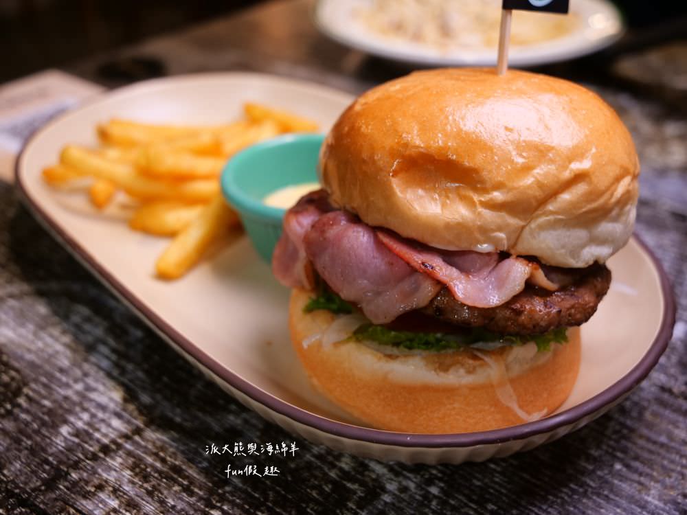 三隻無尾熊Three Koalas︱免飛南半球，在花蓮就能享受道地澳洲料理，從前菜、正餐、輕食、甜點、披薩、飲品、調酒等多元餐點應有盡有，餐點平價美味，店內更設置兒童遊憩專屬小天地，可以滿足大小朋友們各種需求!!!2009年開幕～