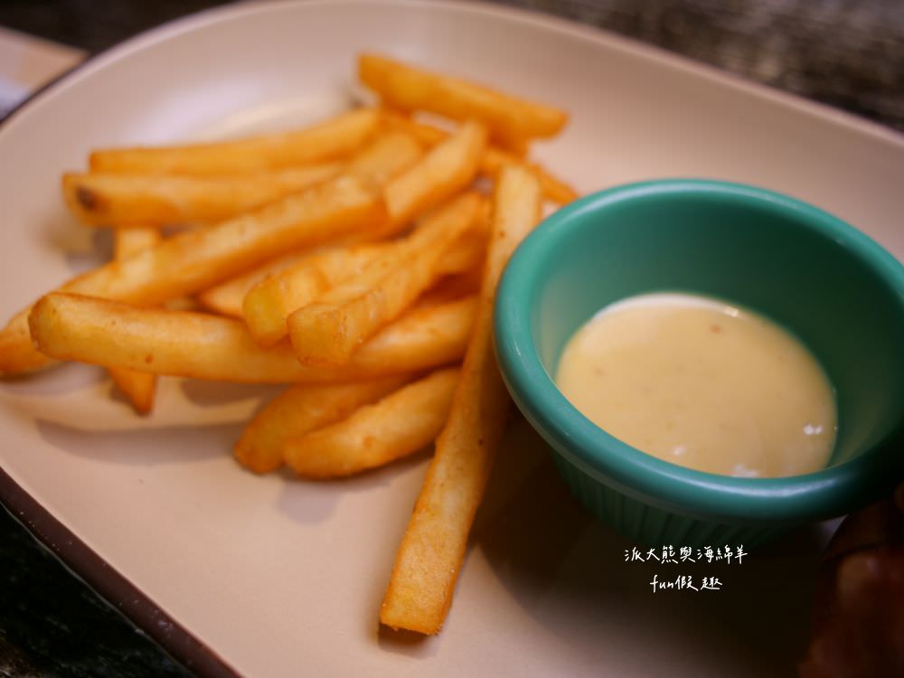 三隻無尾熊Three Koalas︱免飛南半球，在花蓮就能享受道地澳洲料理，從前菜、正餐、輕食、甜點、披薩、飲品、調酒等多元餐點應有盡有，餐點平價美味，店內更設置兒童遊憩專屬小天地，可以滿足大小朋友們各種需求!!!2009年開幕～