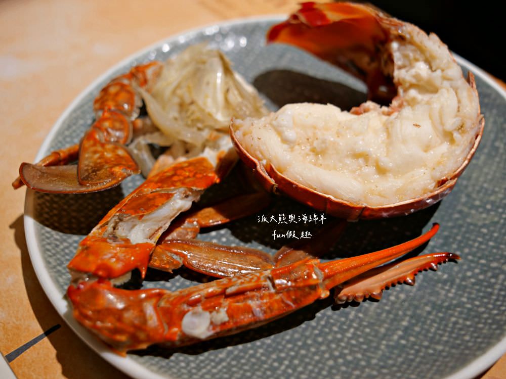 嗑肉石鍋永康東橋店｜奮力拔出碩大肉塊上的寶劍，號令圓桌吃貨們於此集結，消費即可享用多種食蔬水果、火鍋配料、飲料咖啡機、明果冰淇淋任你吃到飽，還有限量供應的日本頂級A5秋田和牛!!!