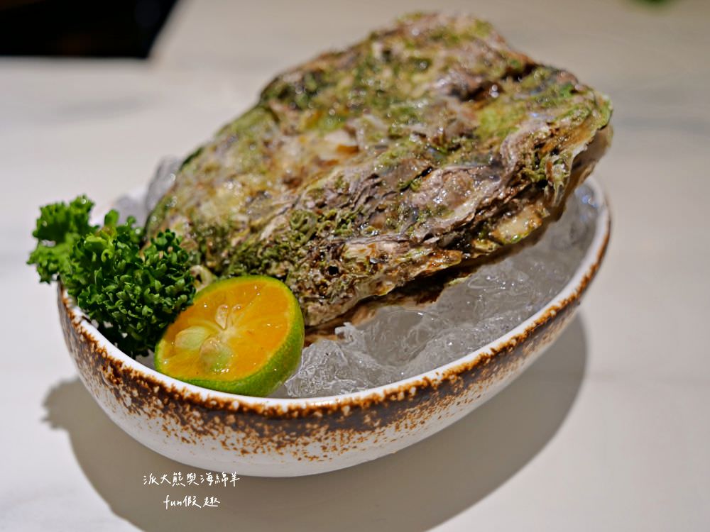 嗑肉石鍋永康東橋店｜奮力拔出碩大肉塊上的寶劍，號令圓桌吃貨們於此集結，消費即可享用多種食蔬水果、火鍋配料、飲料咖啡機、明果冰淇淋任你吃到飽，還有限量供應的日本頂級A5秋田和牛!!!