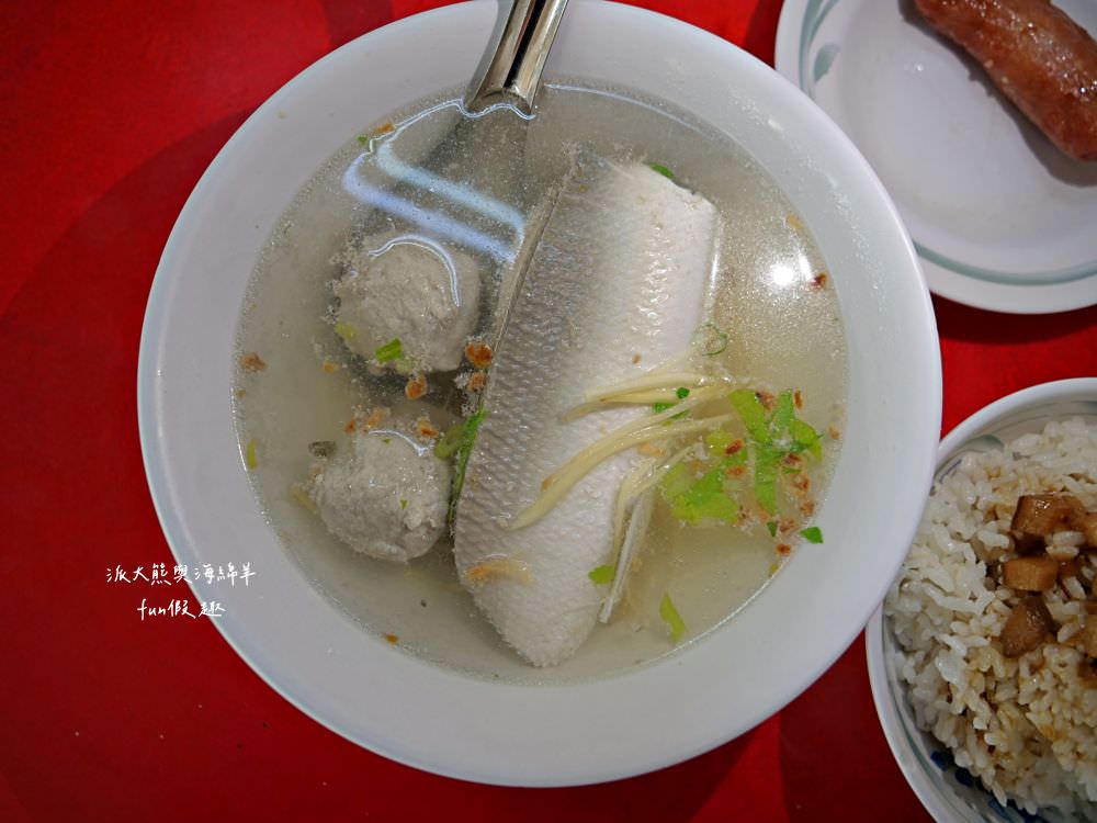 學甲虱目魚粥老店︱學甲人從小吃到大的老字號在地美食，新鮮肥美無刺虱目魚湯，讓人從早到晚都吃不膩!!感覺是下個必比登! 早上5點就開賣，食尚玩家採訪過喔～(附2024年菜單)