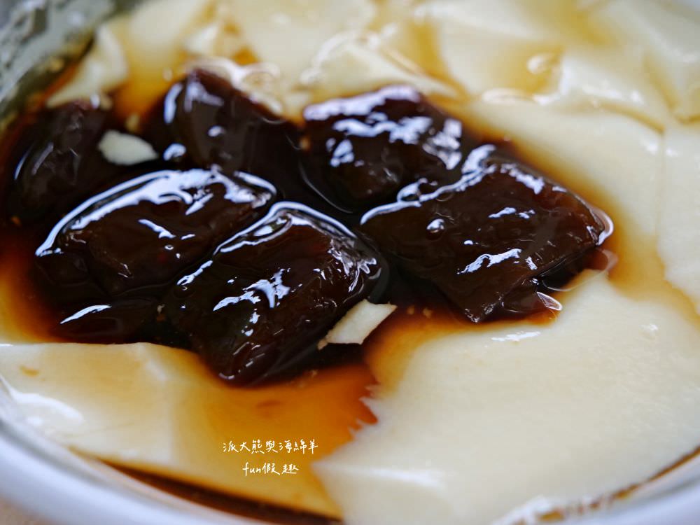 水龜伯豆花︱從三輪車沿途熱情叫賣到獨立店面，2代經營傳承逾一甲子，精心研發不用冰塊也能透心涼的冷凍招牌豆花，鹽水當地不可錯過的傳統古早味下午茶～