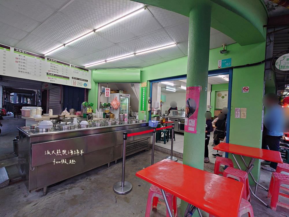 水龜伯豆花︱從三輪車沿途熱情叫賣到獨立店面，2代經營傳承逾一甲子，精心研發不用冰塊也能透心涼的冷凍招牌豆花，鹽水當地不可錯過的傳統古早味下午茶～