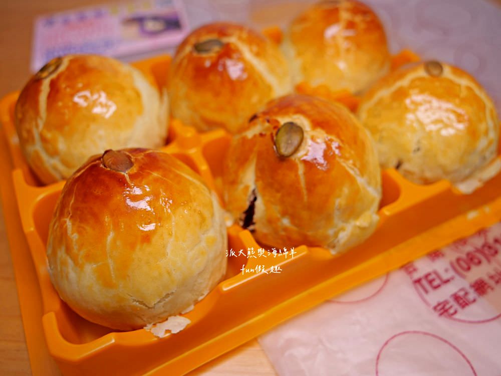 金葡萄蛋黃酥-總店佳里興｜來自台南佳里傳承3代的蛋黃酥，6種口味選擇多元，每種都皮酥餡足不甜膩，是中秋佳節或年節送禮最佳伴手禮，目前已有永康復國及高雄鳳山等兩家分店!!!～