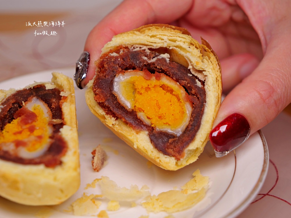 金葡萄蛋黃酥-總店佳里興｜來自台南佳里傳承3代的蛋黃酥，6種口味選擇多元，每種都皮酥餡足不甜膩，是中秋佳節或年節送禮最佳伴手禮，目前已有永康復國及高雄鳳山等兩家分店!!!～