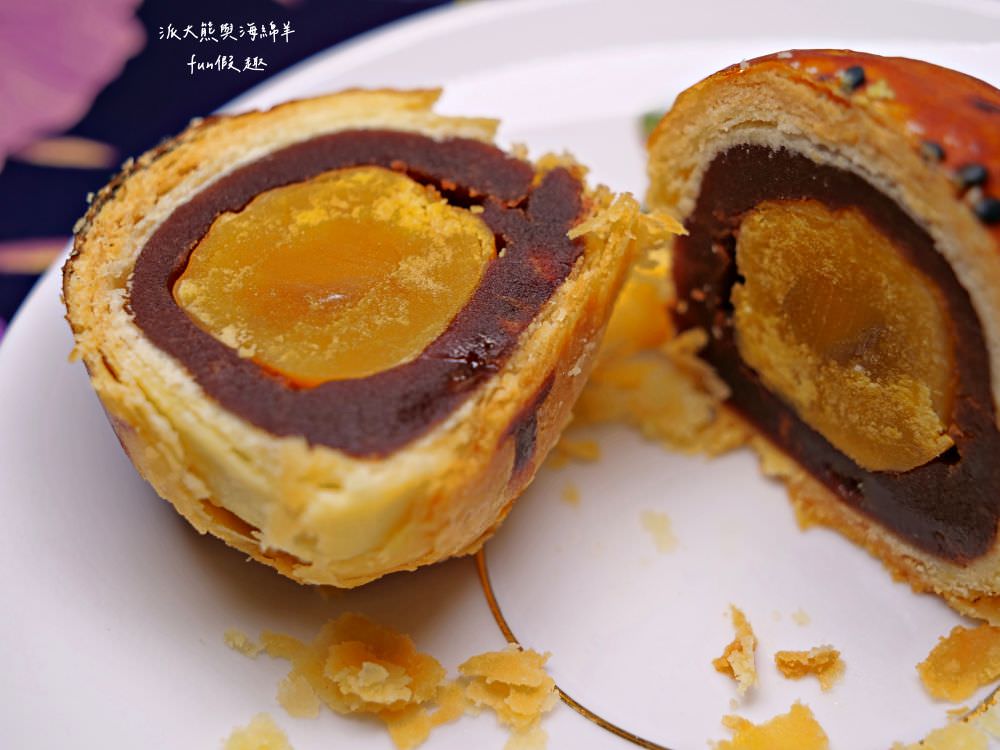 金葡萄蛋黃酥-總店佳里興｜來自台南佳里傳承3代的蛋黃酥，6種口味選擇多元，每種都皮酥餡足不甜膩，是中秋佳節或年節送禮最佳伴手禮，目前已有永康復國及高雄鳳山等兩家分店!!!～