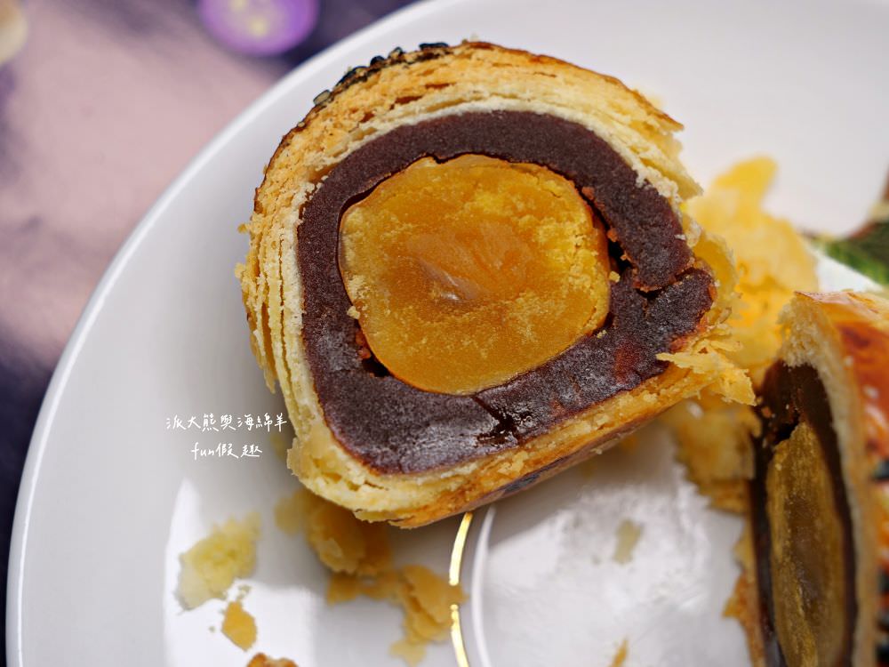 金葡萄蛋黃酥-總店佳里興｜來自台南佳里傳承3代的蛋黃酥，6種口味選擇多元，每種都皮酥餡足不甜膩，是中秋佳節或年節送禮最佳伴手禮，目前已有永康復國及高雄鳳山等兩家分店!!!～