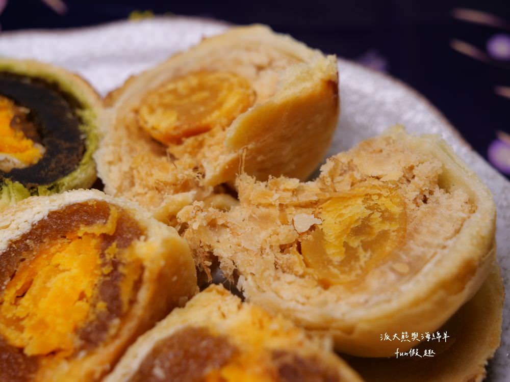 金葡萄蛋黃酥-總店佳里興｜來自台南佳里傳承3代的蛋黃酥，6種口味選擇多元，每種都皮酥餡足不甜膩，是中秋佳節或年節送禮最佳伴手禮，目前已有永康復國及高雄鳳山等兩家分店!!!～