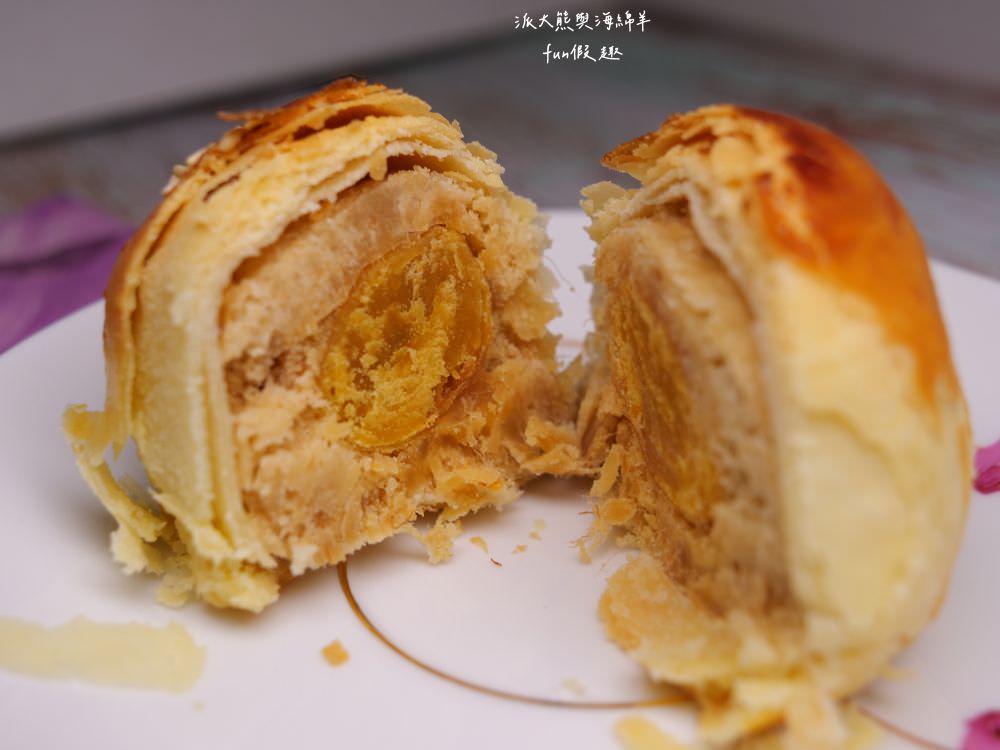 金葡萄蛋黃酥-總店佳里興｜來自台南佳里傳承3代的蛋黃酥，6種口味選擇多元，每種都皮酥餡足不甜膩，是中秋佳節或年節送禮最佳伴手禮，目前已有永康復國及高雄鳳山等兩家分店!!!～