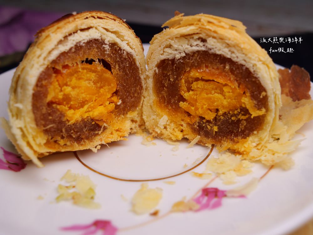 金葡萄蛋黃酥-總店佳里興｜來自台南佳里傳承3代的蛋黃酥，6種口味選擇多元，每種都皮酥餡足不甜膩，是中秋佳節或年節送禮最佳伴手禮，目前已有永康復國及高雄鳳山等兩家分店!!!～