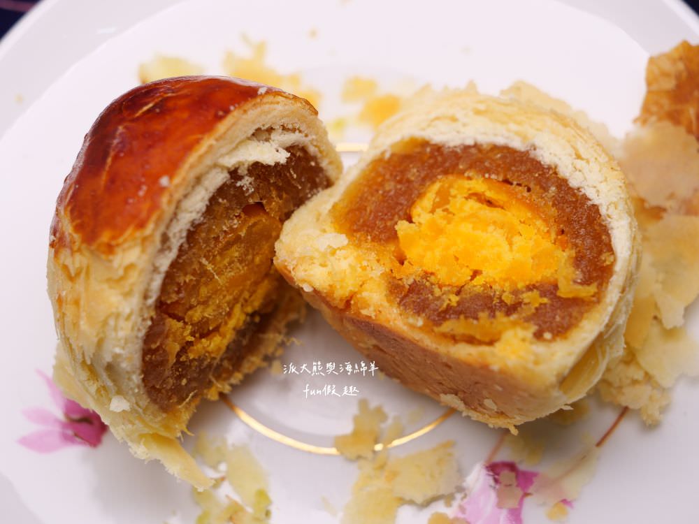 金葡萄蛋黃酥-總店佳里興｜來自台南佳里傳承3代的蛋黃酥，6種口味選擇多元，每種都皮酥餡足不甜膩，是中秋佳節或年節送禮最佳伴手禮，目前已有永康復國及高雄鳳山等兩家分店!!!～