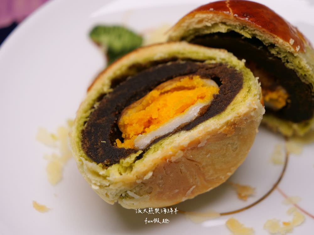 金葡萄蛋黃酥-總店佳里興｜來自台南佳里傳承3代的蛋黃酥，6種口味選擇多元，每種都皮酥餡足不甜膩，是中秋佳節或年節送禮最佳伴手禮，目前已有永康復國及高雄鳳山等兩家分店!!!～