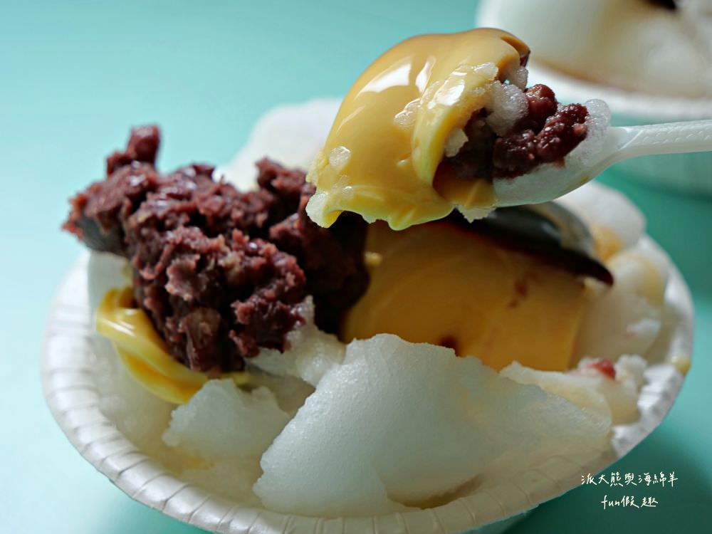 銀鋒冰果室｜鹽水八角樓旁的古早味冰果室，傳承3代歷時逾一甲子，早期鹽水相親最佳選擇場所，一碗招牌紅豆牛奶月見冰湊成無數男女成家，堪稱冰品界的月老廟！