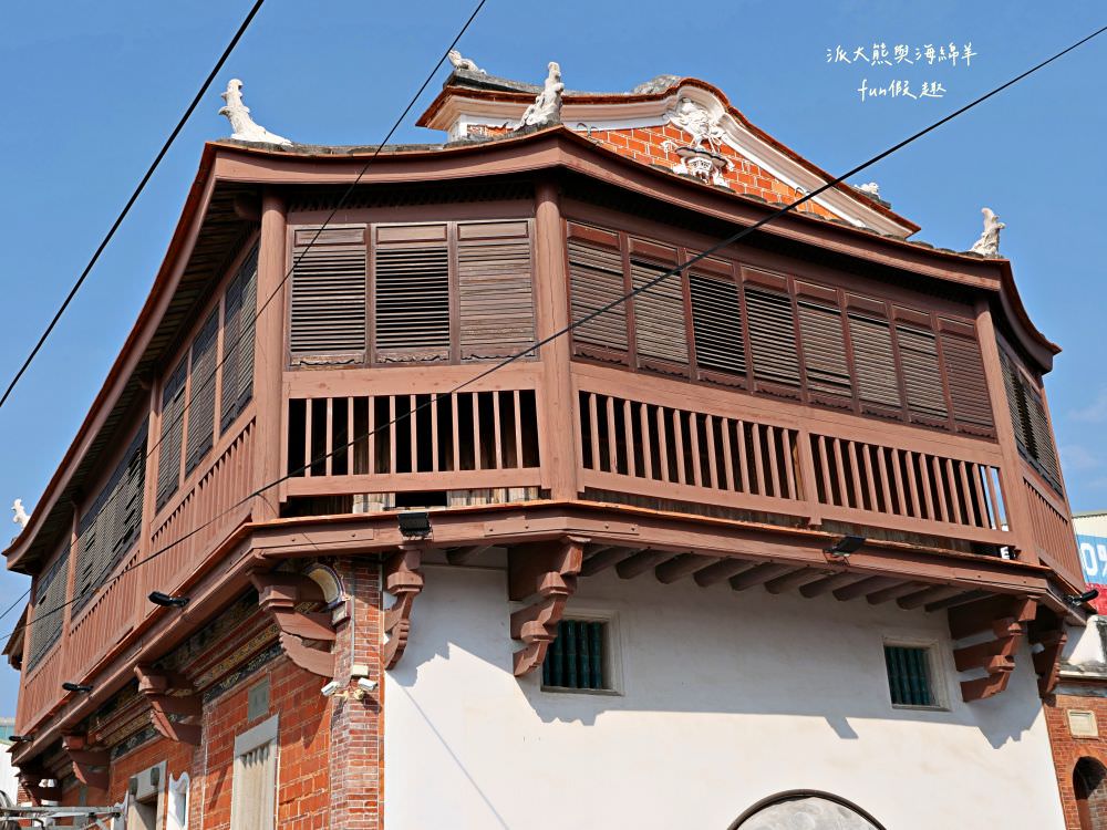 銀鋒冰果室｜鹽水八角樓旁的古早味冰果室，傳承3代歷時逾一甲子，早期鹽水相親最佳選擇場所，一碗招牌紅豆牛奶月見冰湊成無數男女成家，堪稱冰品界的月老廟！