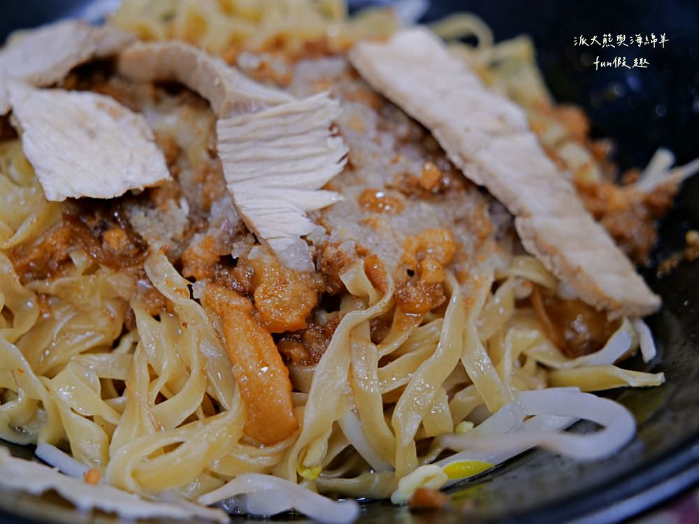 阿妙意麵︱鄰近鹽水點心城的特色美食，用餐時間人潮大爆滿！簡樸餐點充滿傳統好滋味，不僅是在地人的口袋名單，更是觀光客來鹽水不可錯過的必吃美食～創立於103.5月（月津港燈節期間賣完為止，想吃要趁早）