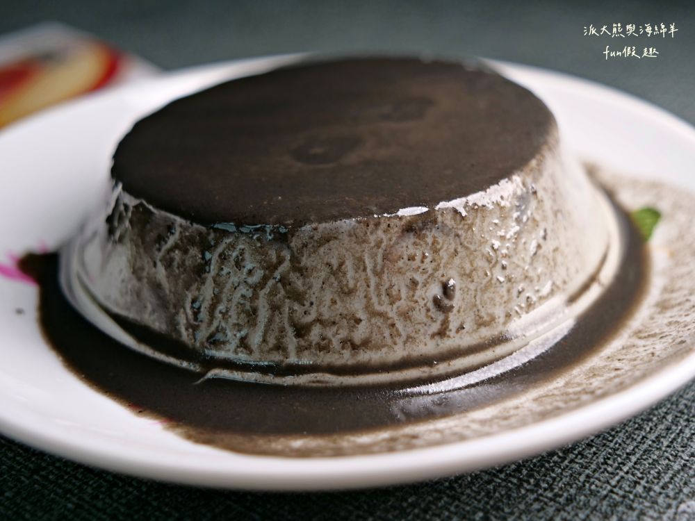 依蕾特布丁｜臺南必吃熱門團購甜點，以簡單純粹食材成就各種療癒系布丁奶酪，歷久彌新的臺南專屬好滋味，除人氣招牌布丁奶酪外，還有推出季節限定及魔鏡蛋糕等新品，現在統一7-11及全家便利商店特定門市也能買到!!!