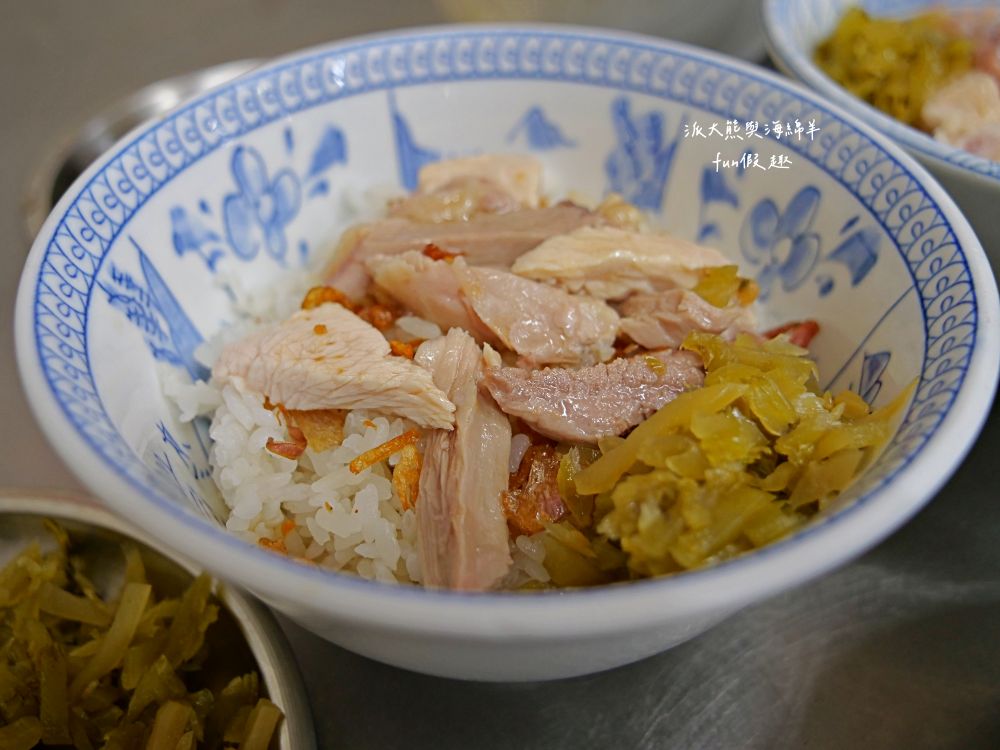 劉里長雞肉飯｜派大熊重溫大學時代美食記憶，以香噴噴招牌火雞肉片飯擄獲在地人與觀光客的胃，google評論已超過8000則、用餐尖峰時段經常可見大排長龍的火熱店家!!!