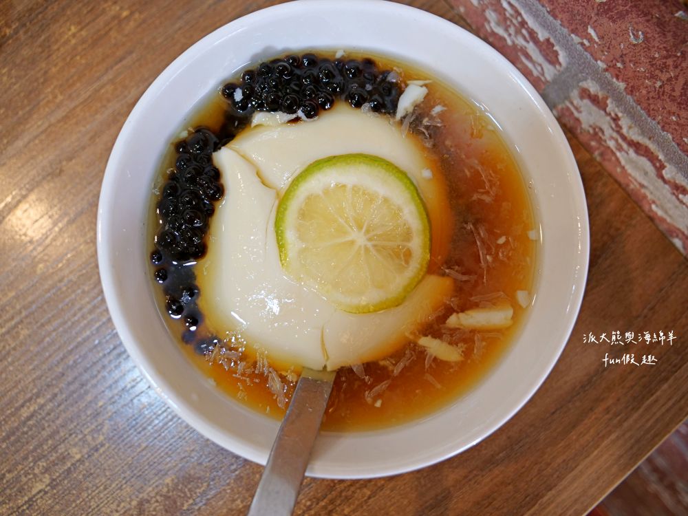 嘉義品安豆漿豆花｜嘉義東區必吃台式甜品，除延續60年好手藝的招牌豆漿豆花外，還有許多新研發特殊口味，兼具傳統與創新；還有雪綿冰、剉冰、冰淇淋、飲品等，種類選擇豐富，是在地人下午茶聚會口袋名單!!!