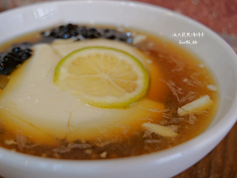 嘉義品安豆漿豆花｜嘉義東區必吃台式甜品，除延續60年好手藝的招牌豆漿豆花外，還有許多新研發特殊口味，兼具傳統與創新；還有雪綿冰、剉冰、冰淇淋、飲品等，種類選擇豐富，是在地人下午茶聚會口袋名單!!!