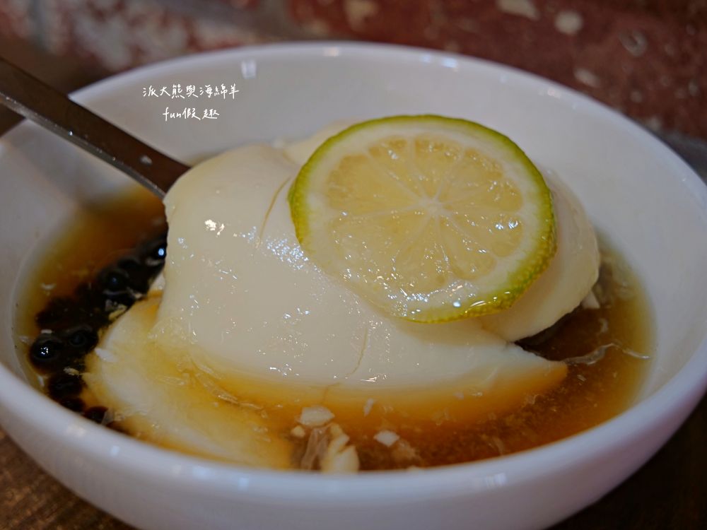 嘉義品安豆漿豆花｜嘉義東區必吃台式甜品，除延續60年好手藝的招牌豆漿豆花外，還有許多新研發特殊口味，兼具傳統與創新；還有雪綿冰、剉冰、冰淇淋、飲品等，種類選擇豐富，是在地人下午茶聚會口袋名單!!!