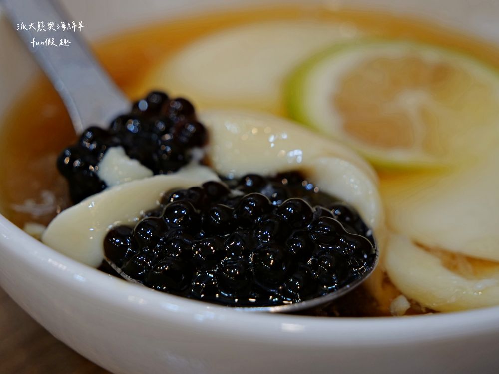 嘉義品安豆漿豆花｜嘉義東區必吃台式甜品，除延續60年好手藝的招牌豆漿豆花外，還有許多新研發特殊口味，兼具傳統與創新；還有雪綿冰、剉冰、冰淇淋、飲品等，種類選擇豐富，是在地人下午茶聚會口袋名單!!!