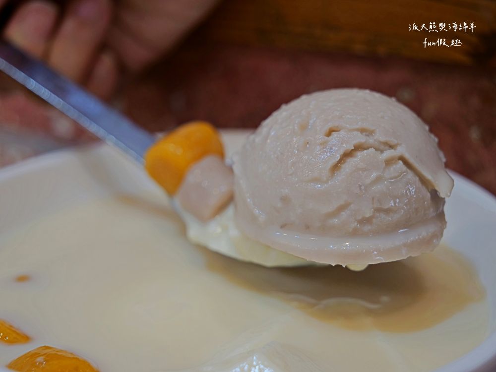 嘉義品安豆漿豆花｜嘉義東區必吃台式甜品，除延續60年好手藝的招牌豆漿豆花外，還有許多新研發特殊口味，兼具傳統與創新；還有雪綿冰、剉冰、冰淇淋、飲品等，種類選擇豐富，是在地人下午茶聚會口袋名單!!!