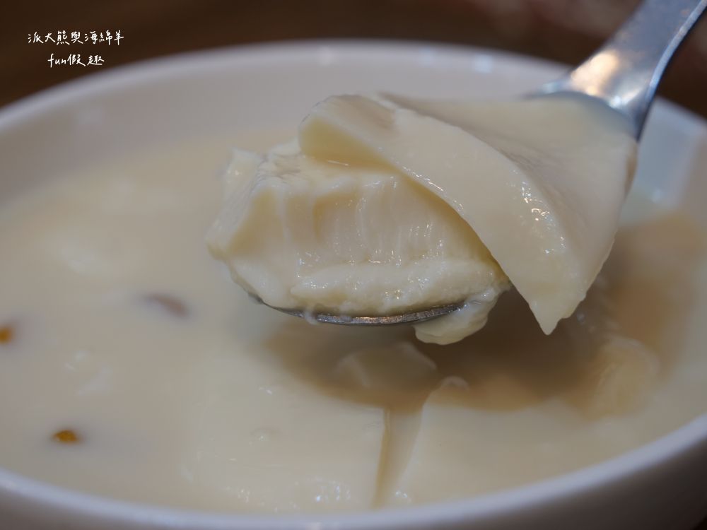 嘉義品安豆漿豆花｜嘉義東區必吃台式甜品，除延續60年好手藝的招牌豆漿豆花外，還有許多新研發特殊口味，兼具傳統與創新；還有雪綿冰、剉冰、冰淇淋、飲品等，種類選擇豐富，是在地人下午茶聚會口袋名單!!!