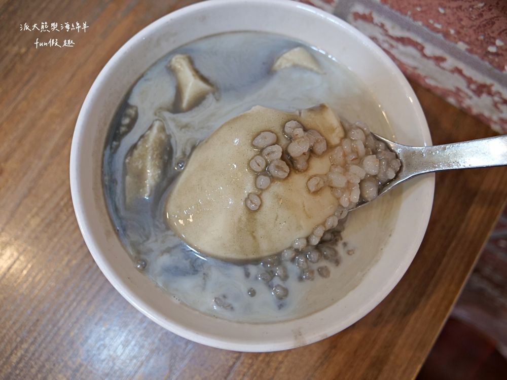 嘉義品安豆漿豆花｜嘉義東區必吃台式甜品，除延續60年好手藝的招牌豆漿豆花外，還有許多新研發特殊口味，兼具傳統與創新；還有雪綿冰、剉冰、冰淇淋、飲品等，種類選擇豐富，是在地人下午茶聚會口袋名單!!!