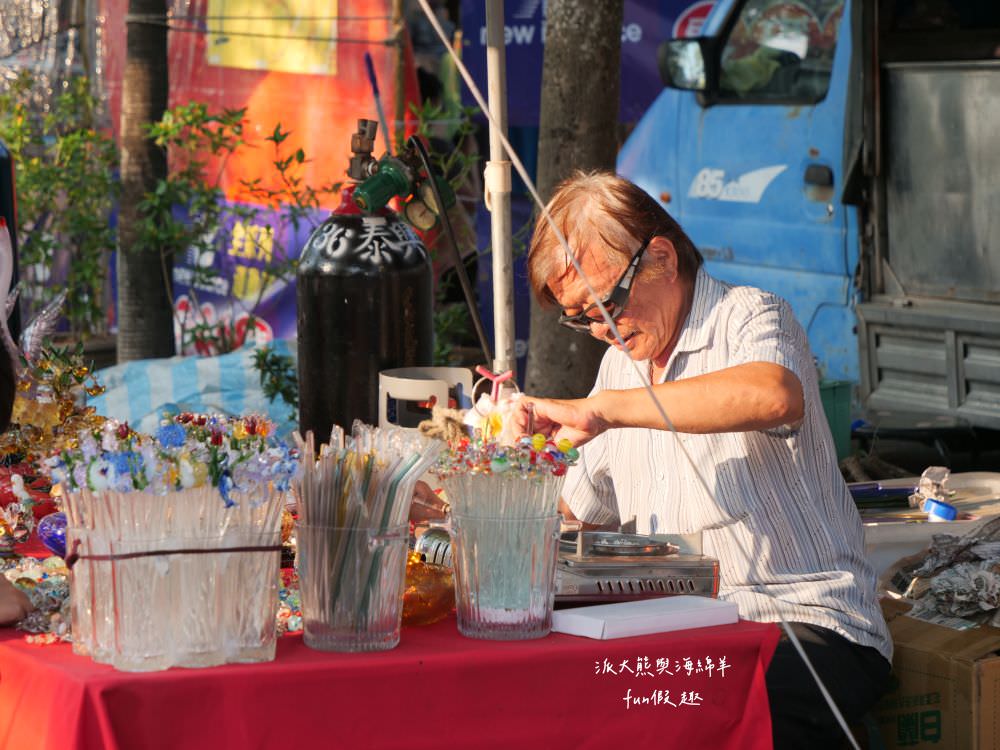學甲蜀葵花文化節★4月花況.臺南學甲年度盛事.欣賞五顏六色的蜀葵花、鼠尾草、百日草、雞冠花、萬壽菊描繪出光華里民活動中心最美的必逛花海,也別忘了品嘗學甲必吃的美食唷!來個學甲一日遊吧~ - 第51張圖 學甲蜀葵花文化節★4月花況.臺南學甲年度盛事.欣賞五顏六色的蜀葵花、鼠尾草、百日草、雞冠花、萬壽菊描繪出光華里民活動中心最美的必逛花海,也別忘了品嘗學甲必吃的美食唷!來個學甲一日遊吧~