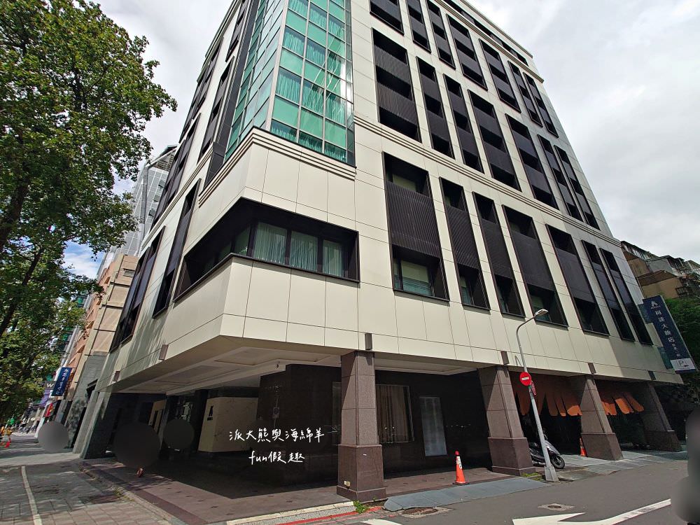 柯達大飯店 台北二店（K Hotel Taipei II）︱距離民權西路捷運站步行只要5分鐘，集簡約、舒適、交通等多項優點，性價比高且鬧中取靜，每個房型都有提供浴缸，臺北中山優質飯店推薦&夜訪大稻埕碼頭貨櫃市集!!!