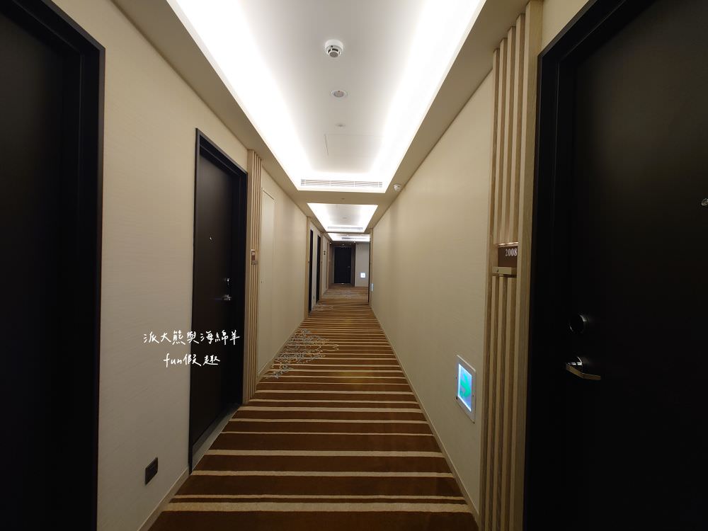 柯達大飯店 台北二店（K Hotel Taipei II）︱距離民權西路捷運站步行只要5分鐘，集簡約、舒適、交通等多項優點，性價比高且鬧中取靜，每個房型都有提供浴缸，臺北中山優質飯店推薦&夜訪大稻埕碼頭貨櫃市集!!!