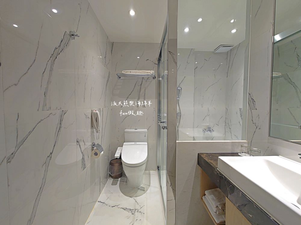 柯達大飯店 台北二店（K Hotel Taipei II）︱距離民權西路捷運站步行只要5分鐘，集簡約、舒適、交通等多項優點，性價比高且鬧中取靜，每個房型都有提供浴缸，臺北中山優質飯店推薦&夜訪大稻埕碼頭貨櫃市集!!!