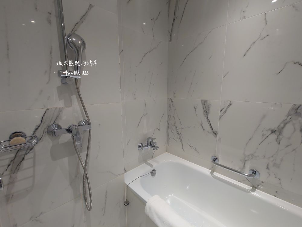 柯達大飯店 台北二店（K Hotel Taipei II）︱距離民權西路捷運站步行只要5分鐘，集簡約、舒適、交通等多項優點，性價比高且鬧中取靜，每個房型都有提供浴缸，臺北中山優質飯店推薦&夜訪大稻埕碼頭貨櫃市集!!!