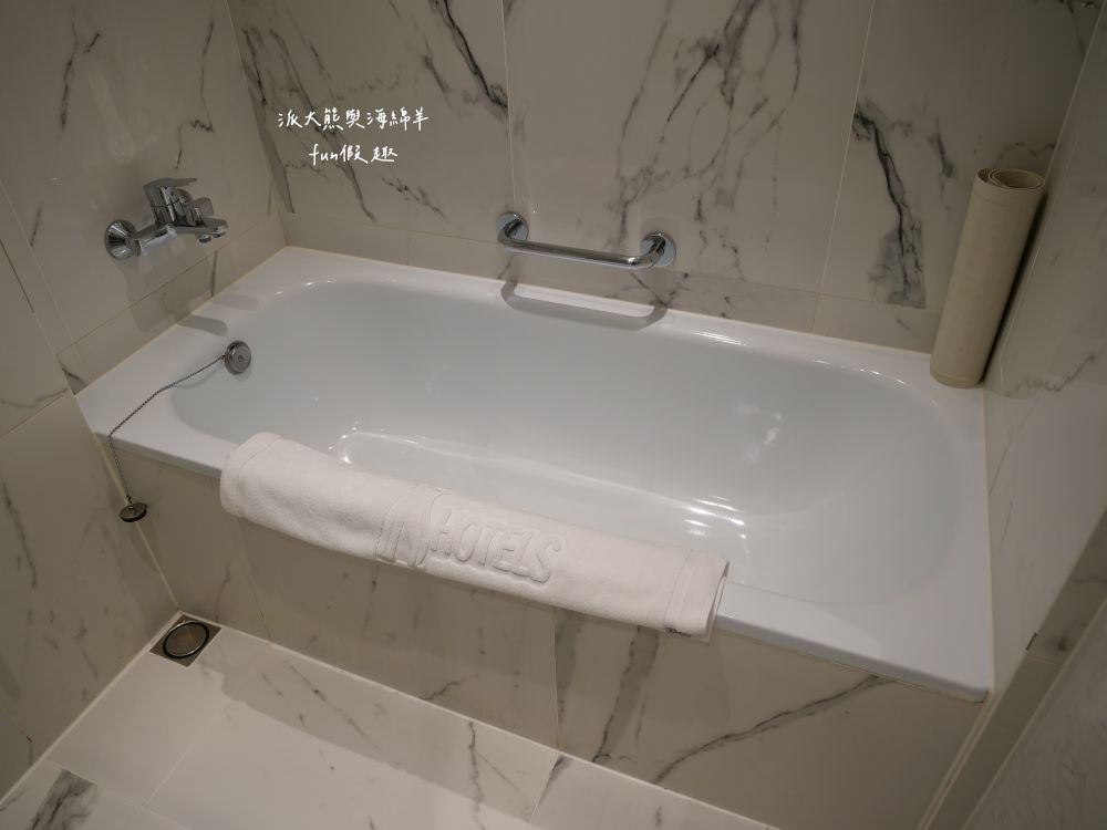 柯達大飯店 台北二店（K Hotel Taipei II）︱距離民權西路捷運站步行只要5分鐘，集簡約、舒適、交通等多項優點，性價比高且鬧中取靜，每個房型都有提供浴缸，臺北中山優質飯店推薦&夜訪大稻埕碼頭貨櫃市集!!!