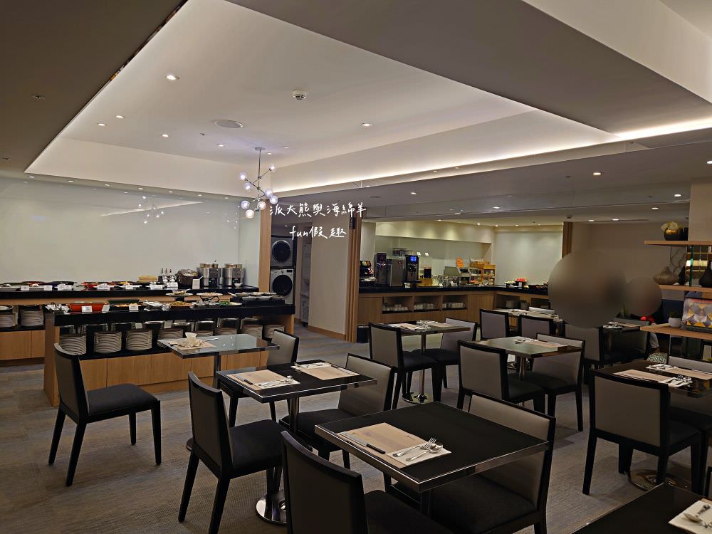 柯達大飯店 台北二店（K Hotel Taipei II）︱距離民權西路捷運站步行只要5分鐘，集簡約、舒適、交通等多項優點，性價比高且鬧中取靜，每個房型都有提供浴缸，臺北中山優質飯店推薦&夜訪大稻埕碼頭貨櫃市集!!!