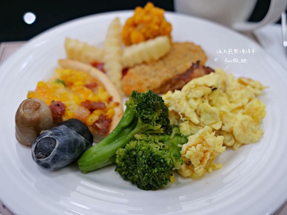 柯達大飯店 台北二店（K Hotel Taipei II）︱距離民權西路捷運站步行只要5分鐘，集簡約、舒適、交通等多項優點，性價比高且鬧中取靜，每個房型都有提供浴缸，臺北中山優質飯店推薦&夜訪大稻埕碼頭貨櫃市集!!!