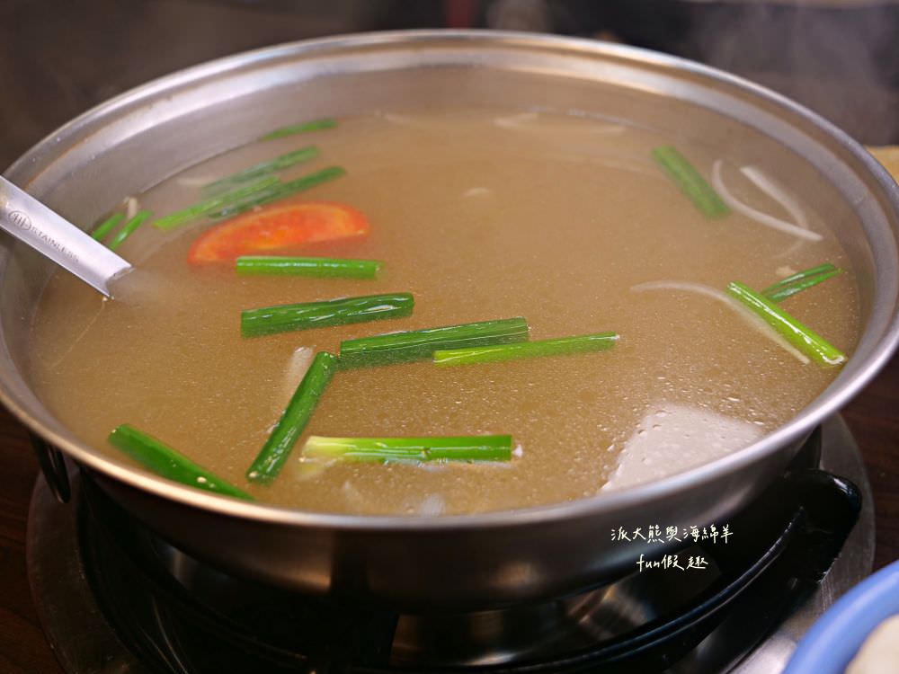 潮州牛肉陳（草屯總店）｜草屯首間來自屏東潮州的牛肉爐專賣店，新鮮直送溫體牛肉加上獨家藥膳風味湯底，搭配各種香噴噴牛肉熱炒，讓新大觀市集越晚越飄香!!!（2023.4開幕）