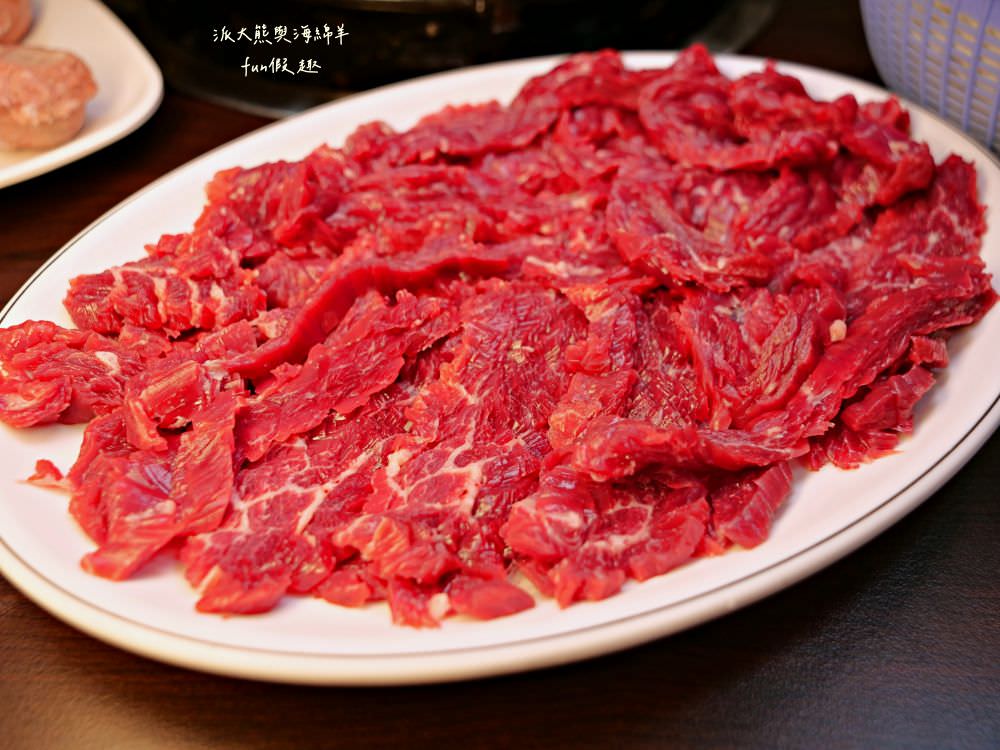 潮州牛肉陳（草屯總店）｜草屯首間來自屏東潮州的牛肉爐專賣店，新鮮直送溫體牛肉加上獨家藥膳風味湯底，搭配各種香噴噴牛肉熱炒，讓新大觀市集越晚越飄香!!!（2023.4開幕）